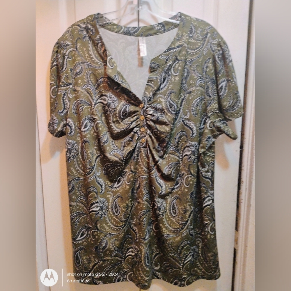 Perseption Green Paisley Button-Front Blouse